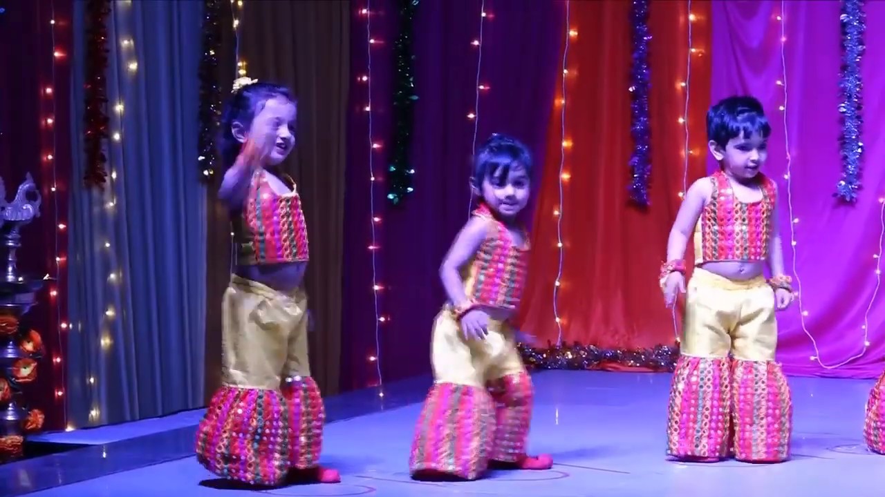 Cute Dance Performance of PlayGroup Kids - YouTube