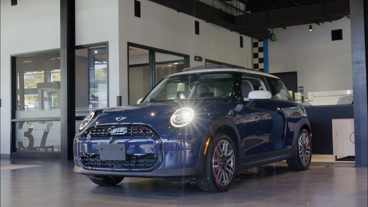 New 2025 MINI COOPER S Hardtop 2 Door FWD Iconic New 2025 MINI COOPER S Hardtop 2 Door FWD Iconic