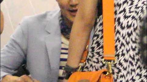 120216 Donghae Siwon Signing @Skip Beat! Fanmeet Singapore