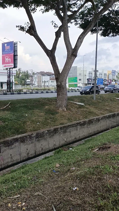 Malaysia Ambulans in emergency...