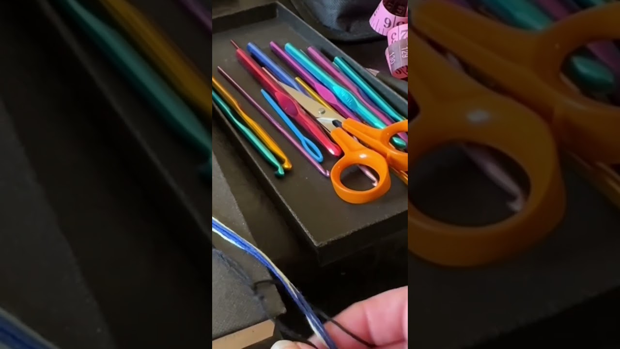 Embroidery thread macrame turtle necklace.