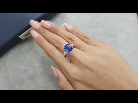 Bright Cornflower color sapphire 4.56 ct, Sri Lanka Video  № 1