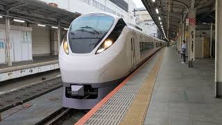 E657系K9編成 集約臨(修学旅行臨時列車) 警笛を鳴らして上野駅を発車するシーン