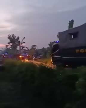 Tawuran antar desa dicirebon (purwawinangun dan sirnabaya) kacau dan rusuh..