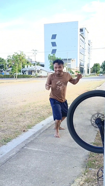 May Pera sa gulong ng bike #video #shortvideo #shorts #subscribers for entertainment purpose only.