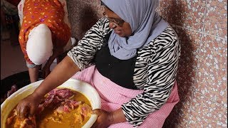 سلسلة أطباق بلادي المغرب (الحلقة26)/ الدجاج طاوسي محمر و اللحم باناناس من يد السعدية العلوي