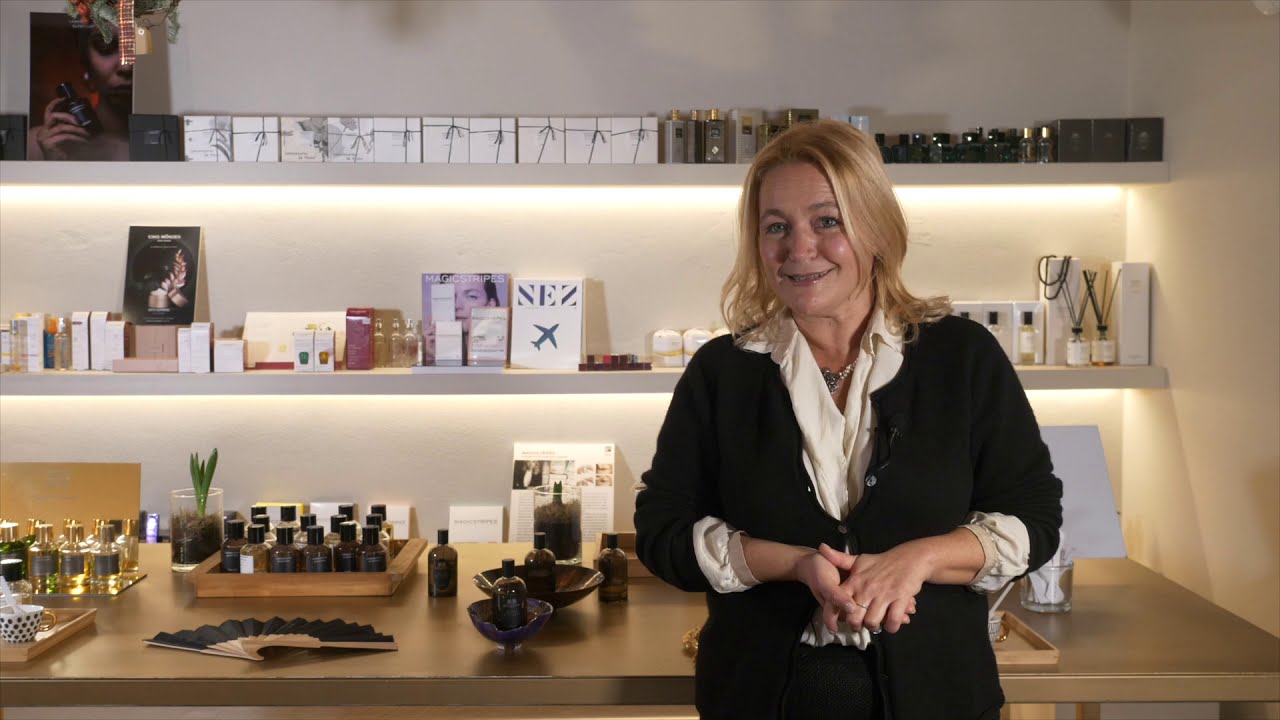 Barfum, il primo street beauty bar d’Italia - YouTube
