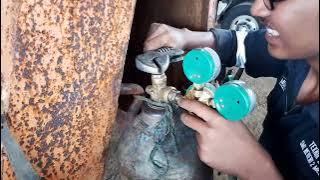 MENGAJARI ANAK SMK CARA MERAKIT REGULATOR OKSIGEN UNTUK BLENDER POTONG BESI