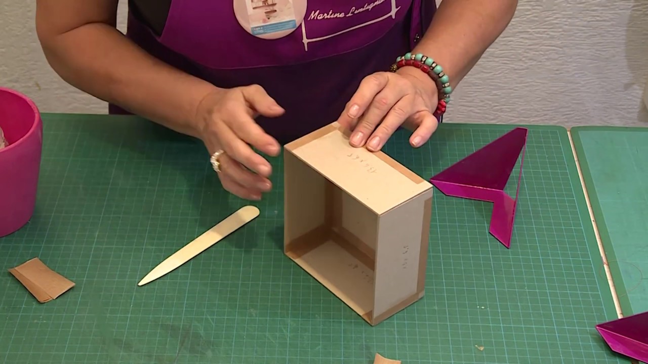 Montage d'une boite carrée Cartonnage