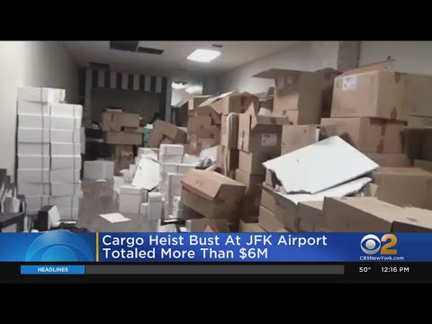 Video: Cilvēks caught mēģina lidot no JFK ar 770,000 $ naudas slēpta visās veida dīvaini vietās