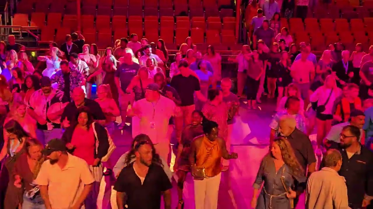 Royal Caribbean Cruise 🛳 😍 Battle Of The Sexes Game😆 Dancing🤣 😂 