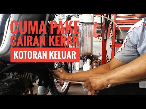 Cara membersihkan busi mobil. 