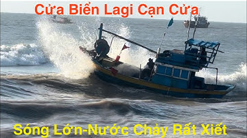Sáng Nay Cửa Biển Lagi Cạn Cửa.Sóng Lớn.Nước Chảy Rất Mạnh Ghe Vô Cửa Biển Lagi Quá Nguy Hiểm 