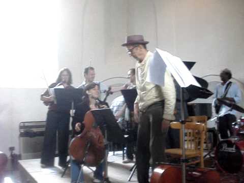 Tristan Honsinger's 7 Seas Orchestra in Garnwerd (...