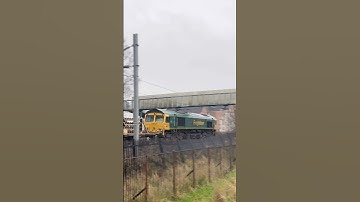 Freightliner class 66 ululates past Stirling bridge with an engineering train #class66 #freightliner