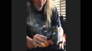 Oldschool Stoner takes Dab for the first Time - hilarious
