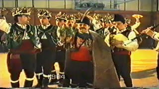 видео: ЯМБОЛСКИ КОЛЕДАРИ 1994 г С РЪКОВОДИТЕЛ ЦВЕТАН АНДРЕЕВ картинка: ЯМБОЛСКИ КОЛЕДАРИ 1994 г С РЪКОВОДИТЕЛ ЦВЕТАН АНДРЕЕВ