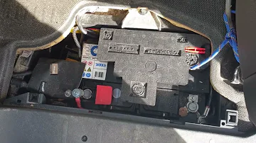 Où se trouve la batterie de ma Citroen Jumpy 2 ?