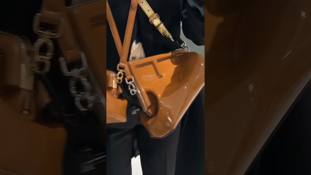 FENDI ショルダーバッグ FENDI FIRST MIDI Fendi First NEW MIDI Size VS Large - Which Is Best