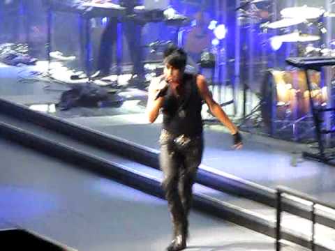 Adam Lambert - Life On Mars / Fame / Let's Dance -...