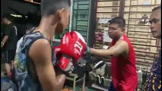 Latihan Tinju di Pusat Pembangunan Sapok Biki...