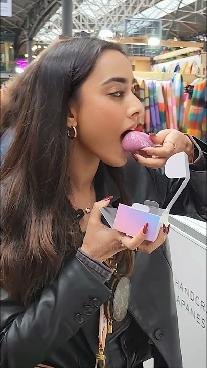 Trying the viral Japanese desert MOCHI in London😍