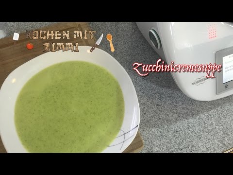 Leichte Zucchini-Tomaten-Suppe mit Feta. 