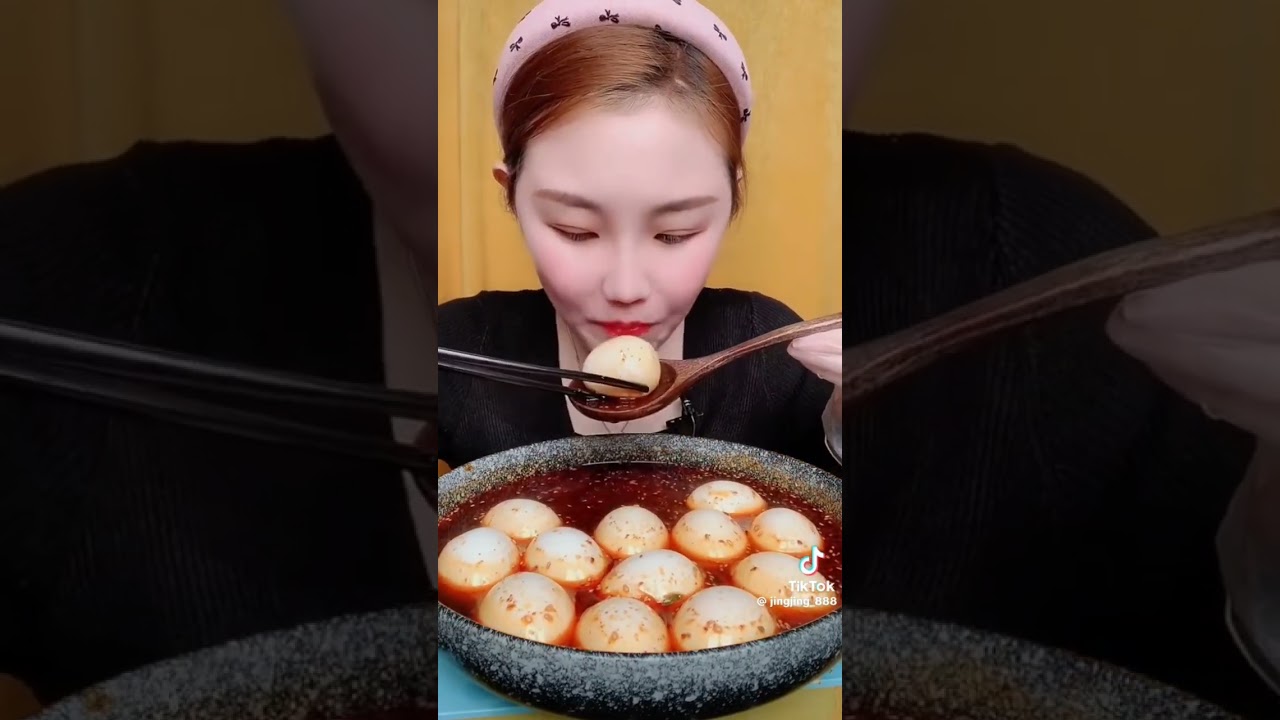 asmr Mukbang Chinese Girl Eating eggs #asmr #mukbang #egg #eating #food #foryou #shorts