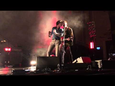 The Last Shadow Puppets - Standing Next To Me live @ Usher Hall (Edinburgh UK)