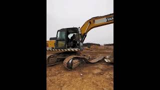 Drive The Excavator To Install The Shed Chain Process