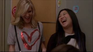 Glee - P.Y.T (Pretty Young Thing) (Full performance + scene) 2x12 Resimi