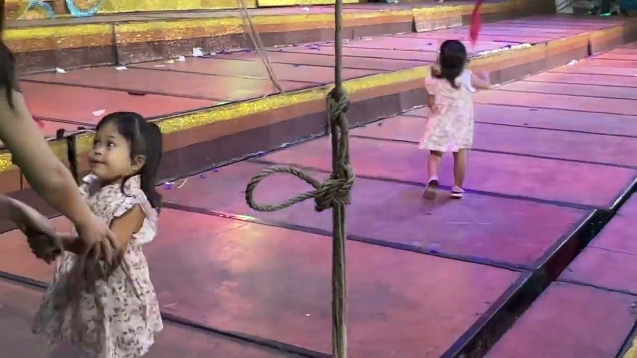 บอสบอย ร้องเพลงอยู่ดีๆ มีเชอร์ไพร หน้าเวทีกรี๊ดหนักมาก