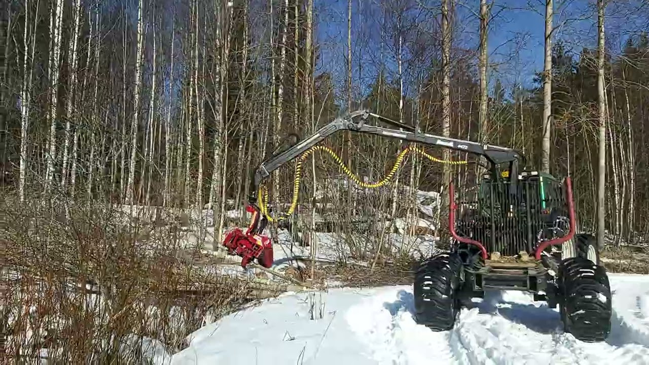 ojan perkausta. Valtra 6850 | Tapio 160 sykeharvesteri