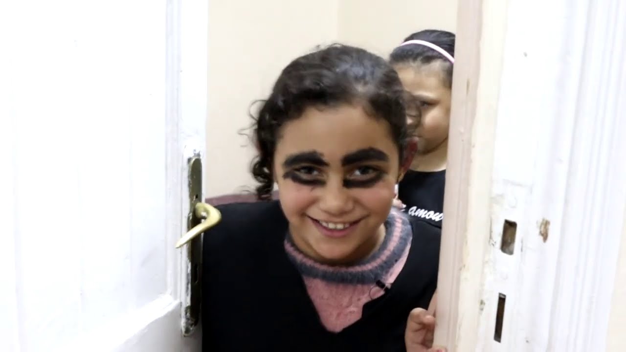 بنت تأكل اصحابها والسبب!😱