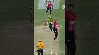 Enjoy a classic Starc 🆚 Khawaja battle, with a seed to finish it! #bbl14 #cricket