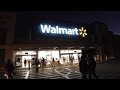 Walmart готовится к Рождеству - там уже праздник