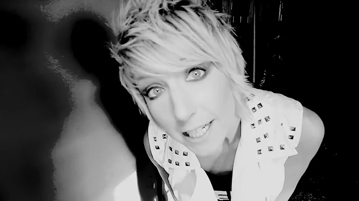 Amy Hef - Between Us (Official Music Video)