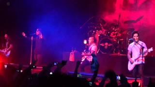 Avenged Sevenfold -Save Me  Live @ chile 12/04/2011