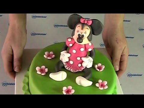Minnie Mouse cake (Dort s figurkou Minnie) - YouTube