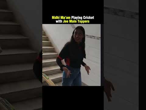 Nidhi Ma'am Playing Cricket 🔥😱✨😎 #pw #funny