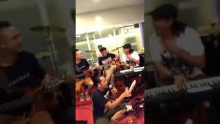 စိုင်းထီးဆိုင် - ခွင့်မတောင်းပေမယ့်ရပါတယ် (Cover) chords