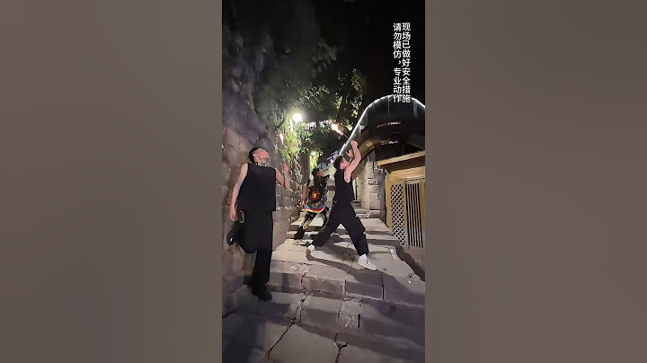 A Young Man Born In The 2000s Performed On The Street And Got Into A Steel Ring#acrobatics