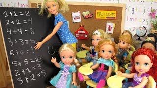 MATH Test ! Elsa and Anna toddlers at School  Who's cheating ? Pet hamster