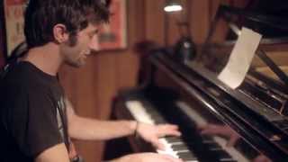 Video thumbnail of "Guillaume Grand - Je sais... (video studio)"