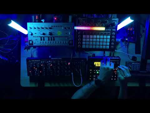 black hole - a dawless hypnotic techno jam w/ digitakt and neutron