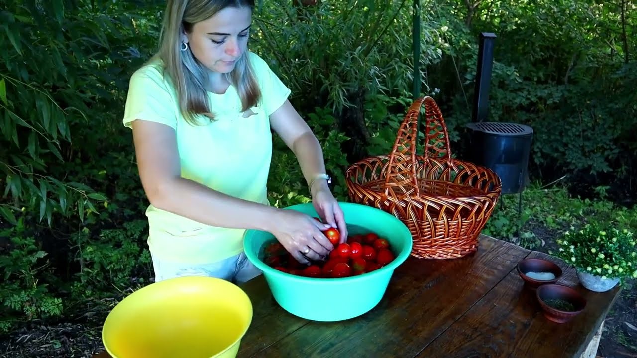 Life in a Ukrainian Village | Cooking salad for dinner, sun-dried tomatoes | Outdoor Cooking ASMR