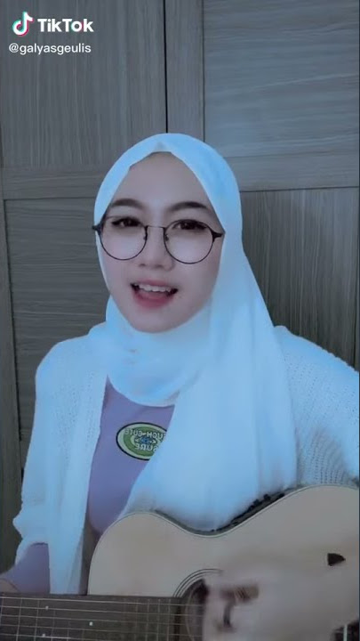 Story'wa Cewe Cantik Jilbab Main Gitar
