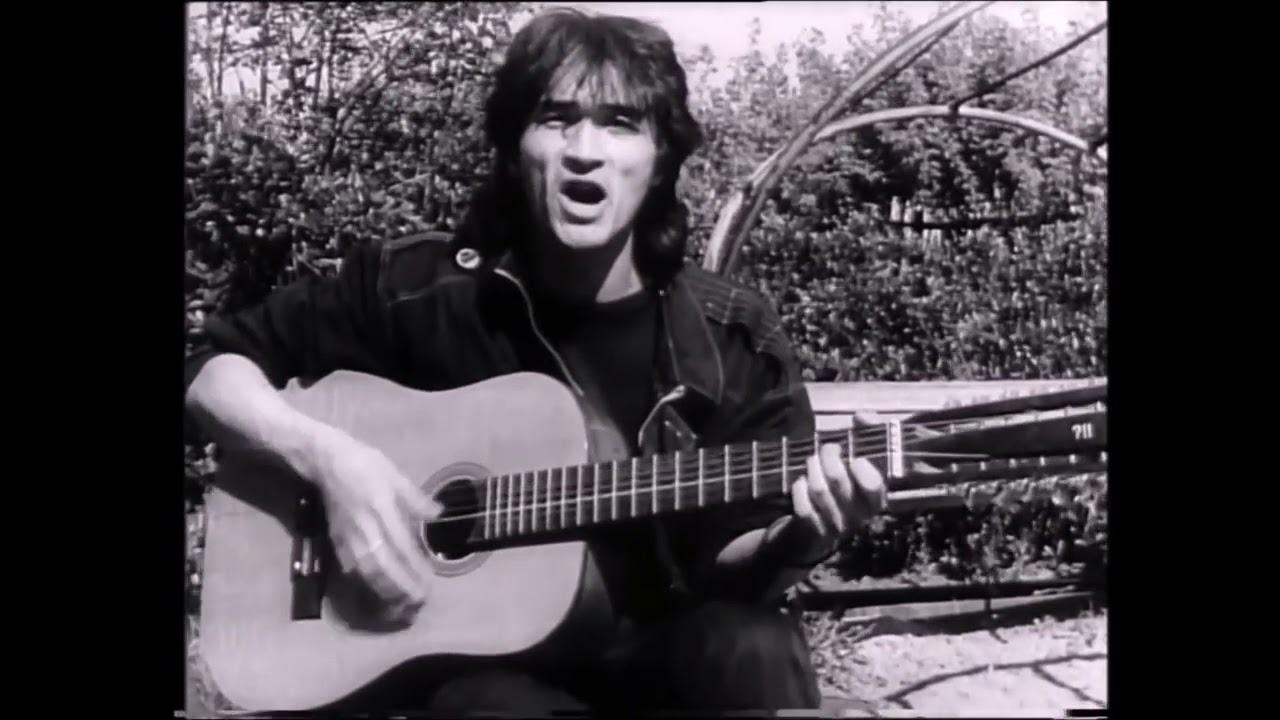 Виктор Цой - Дальше действовать будем мы (под гитару) - YouTube