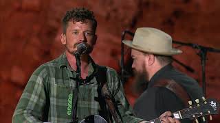 Miniatura del video "Turnpike Troubadours on Bluegrass Underground, "Before The Devil Knows We're Dead""