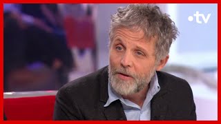 Stéphane Guillon et ses mots crus ! - Vivement Dimanche 5 mars 2023